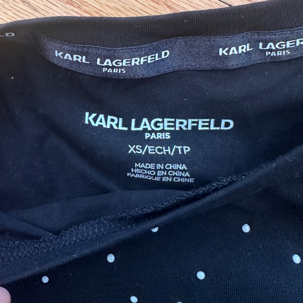 Karl Lagerfeld Paris T-Shirt. Raised pearl design. Size XS - Picture 3 of 3